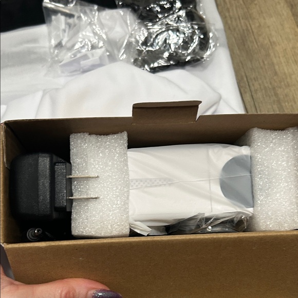 LED Projector with Screen - Picture 5 of 9